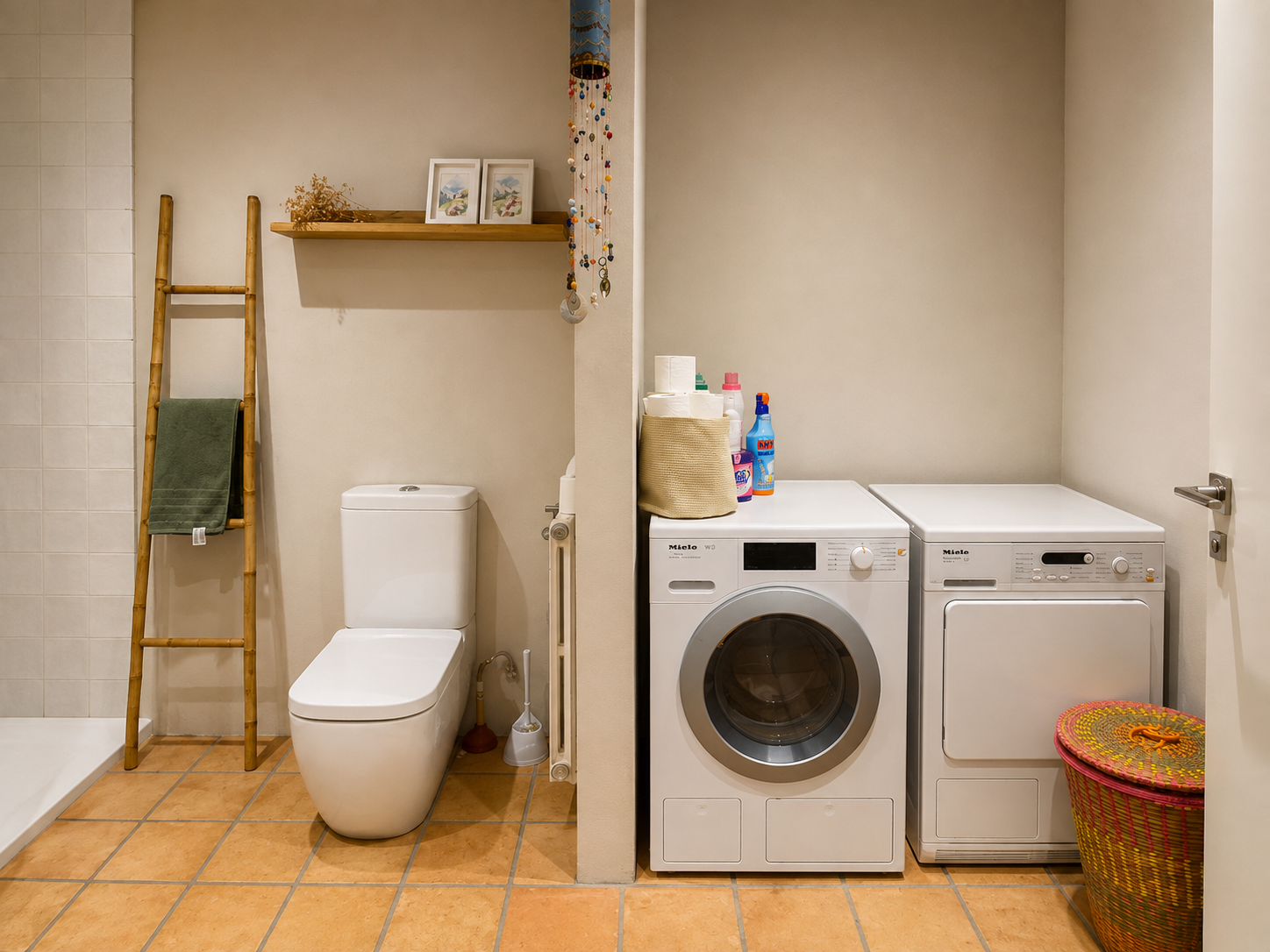 Baño con lavadora y secadora