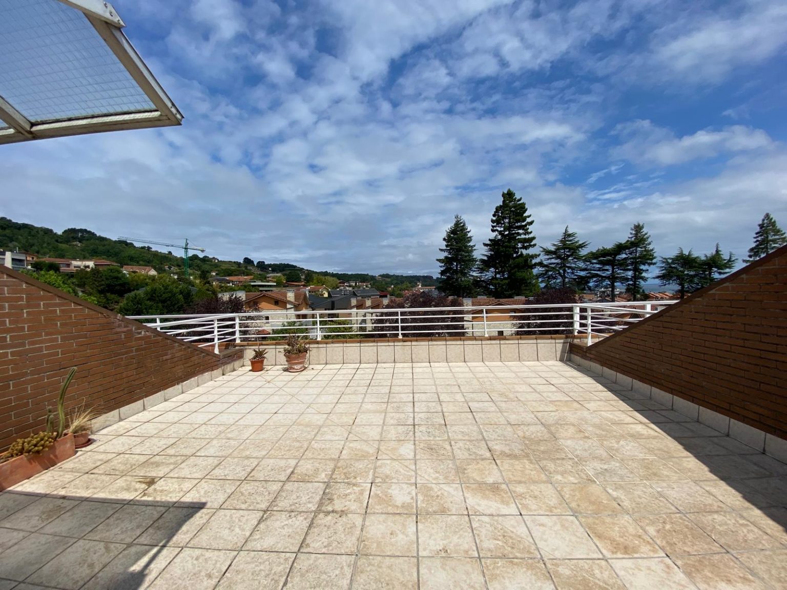 Terraza amplia con vistas despejadas