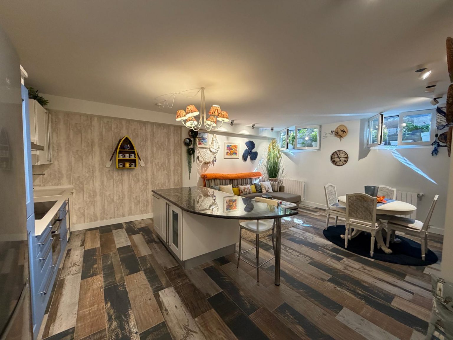 Cocina y salón con comedor