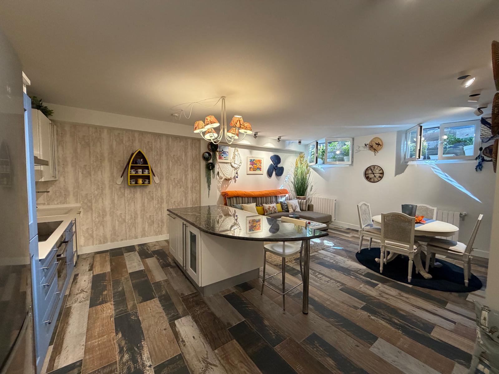 Cocina y salón con comedor