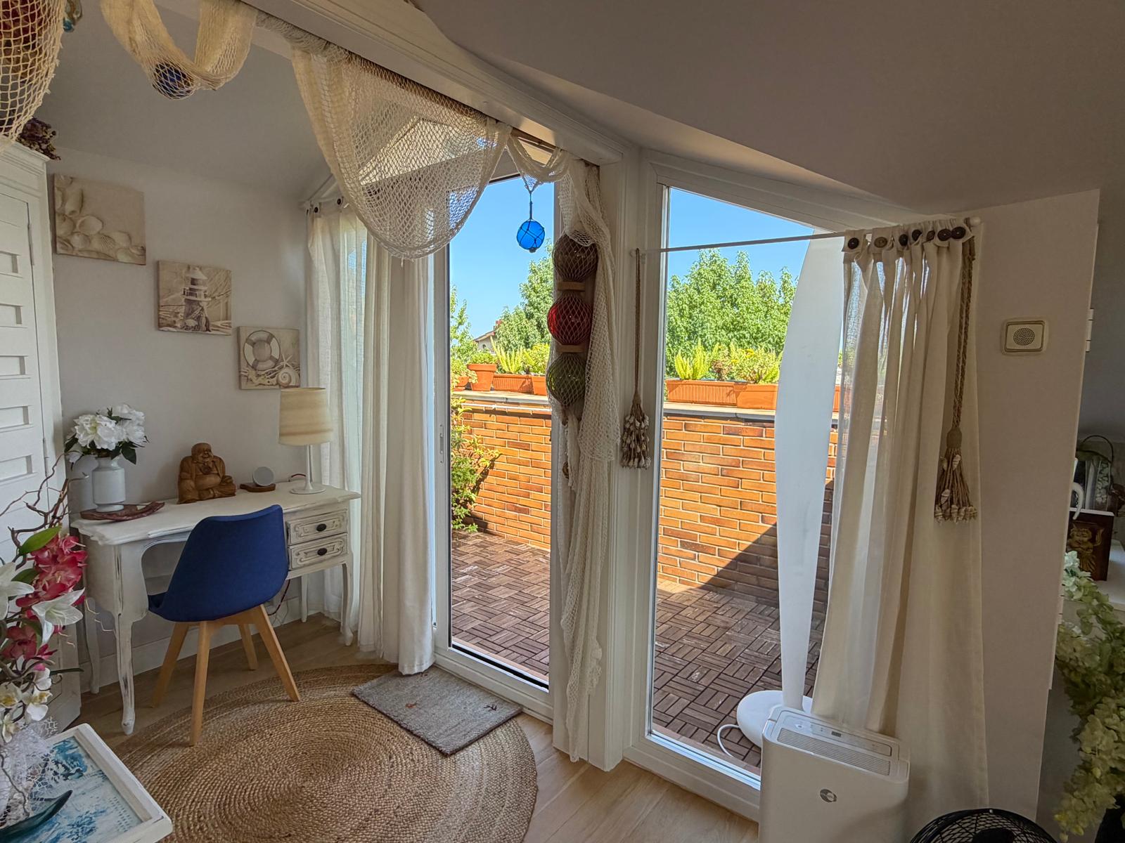 Sala de estar con salida a terraza